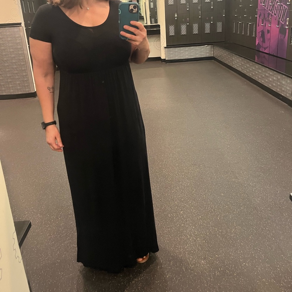 SHEIN Black Short-Sleeve Scoop Neck Maxi Dress
